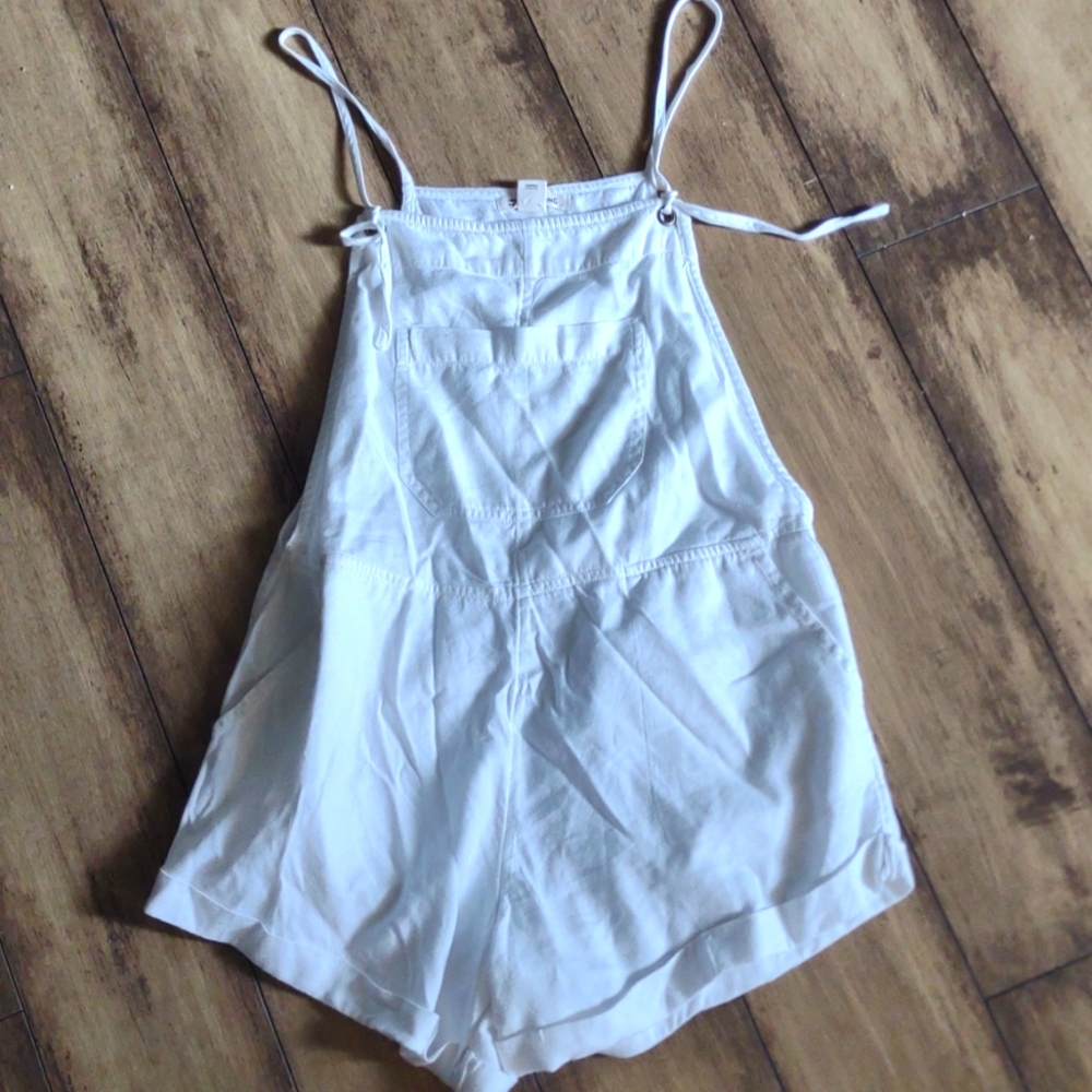 Size medium Billabong White overalls